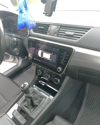 Skoda Superb cena 93000 przebieg: 110000, rok produkcji 2019 z Brzeg małe 154